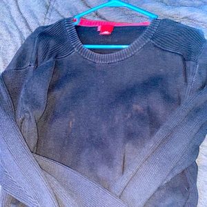 Black crew neck sweater